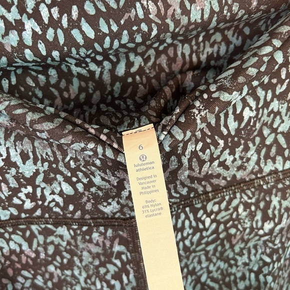 Lululemon Wunder Under Crop Size 6 Illuminate Multi Black High Rise Luxtreme 21” - Picture 8 of 8